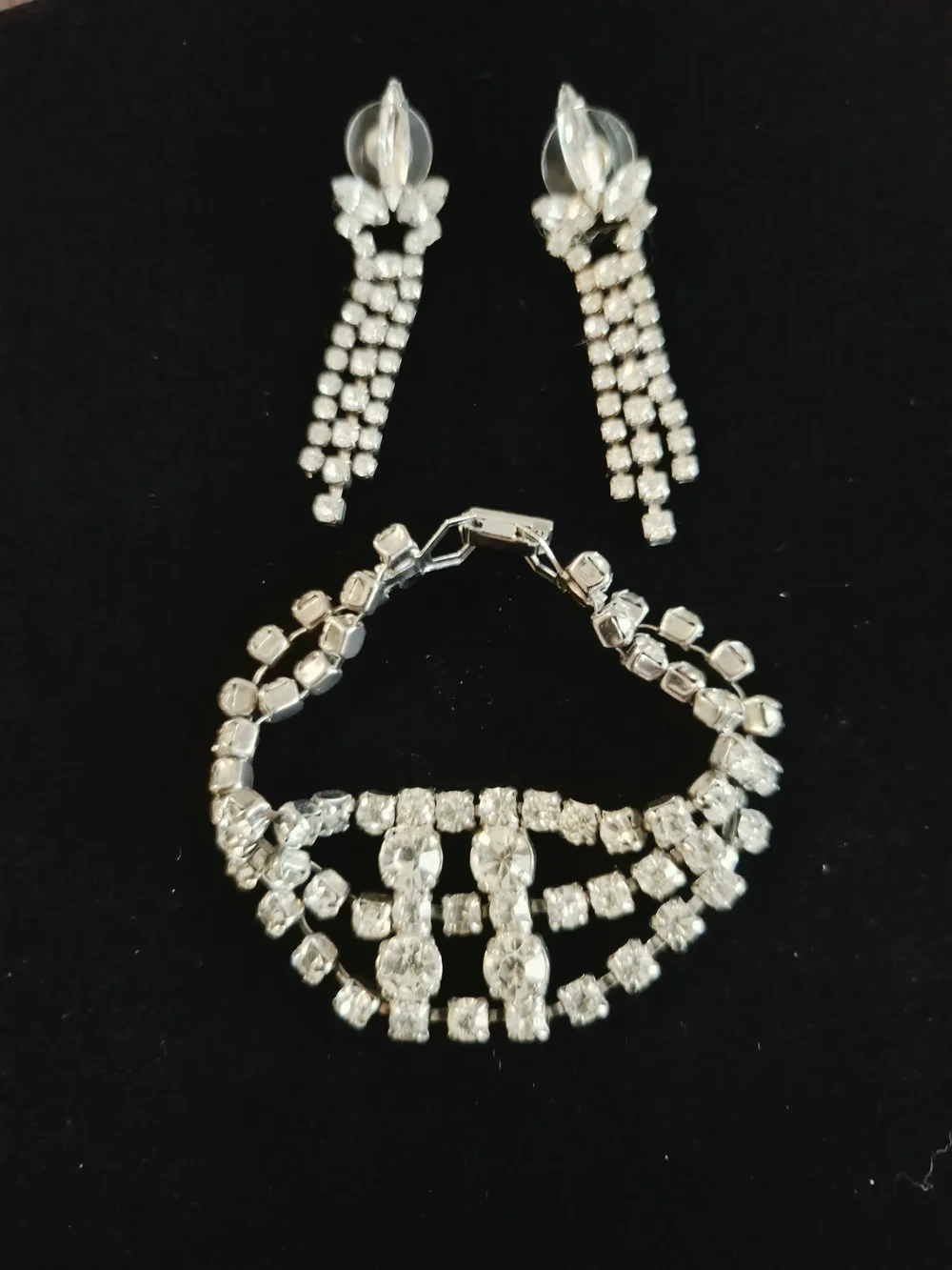VTG  2pc Silver Tone Crystal Rhinestone Bracelet with Rhistone  Earrings